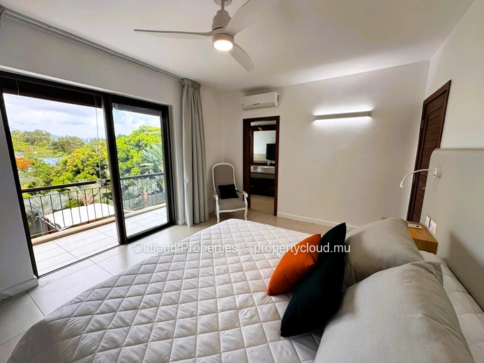 3-Bedroom Apartment with swimming pool in La Preneuse.     