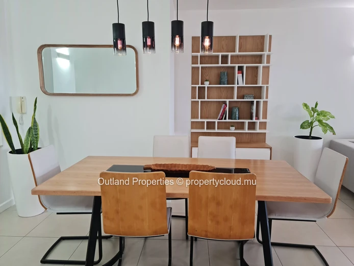 3-Bedroom Apartment with swimming pool in La Preneuse.     