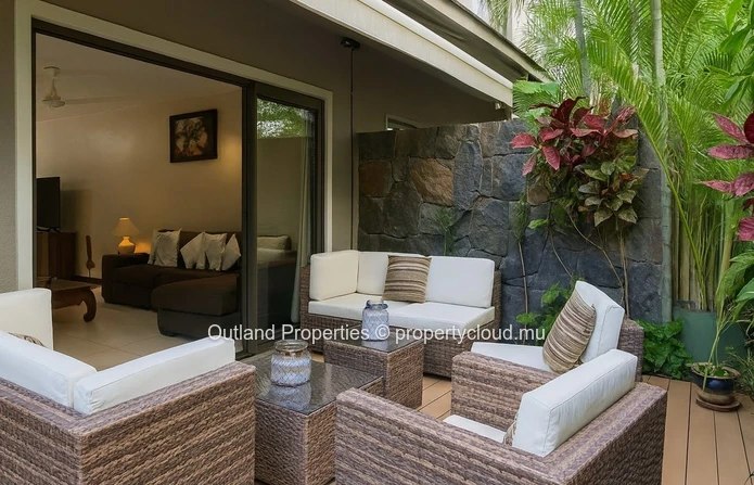 Appartement rez-de-chaussée, central, résidence avec piscine