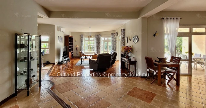 Spacious house with pool & large garden in Tamarin