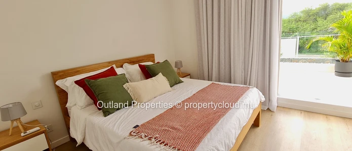 Modern 3 bedroom duplex in Tamarin