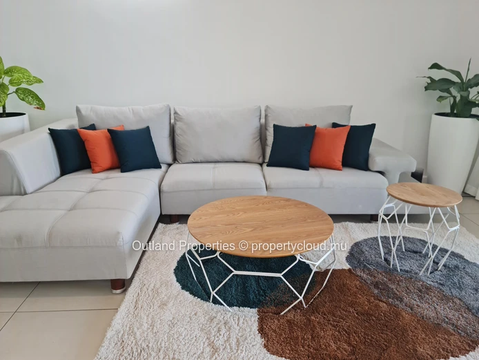 3-Bedroom Apartment with swimming pool in La Preneuse.     
