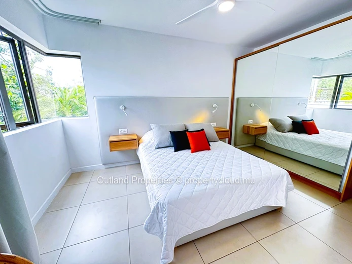 3-Bedroom Apartment with swimming pool in La Preneuse.     