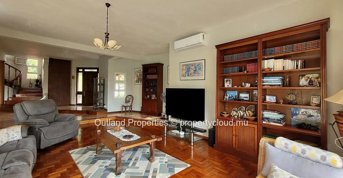 Spacious house with pool & large garden in Tamarin