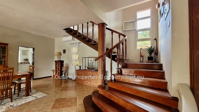 Spacious house with pool & large garden in Tamarin