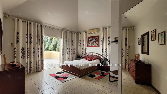 Spacious house with pool & large garden in Tamarin