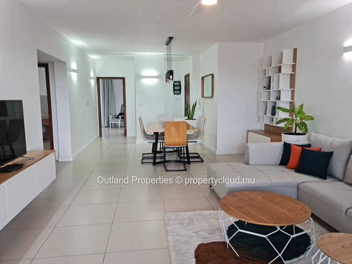 3-Bedroom Apartment with swimming pool in La Preneuse.     