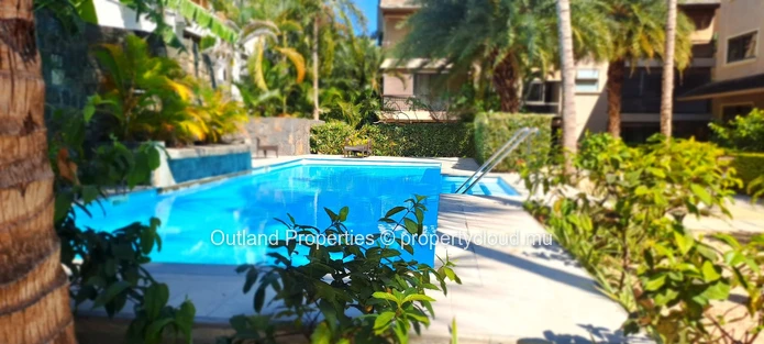 Appartement rez-de-chaussée, central, résidence avec piscine