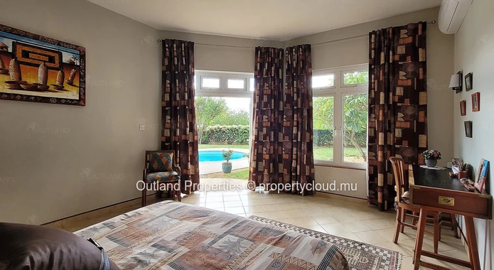 Spacious house with pool & large garden in Tamarin