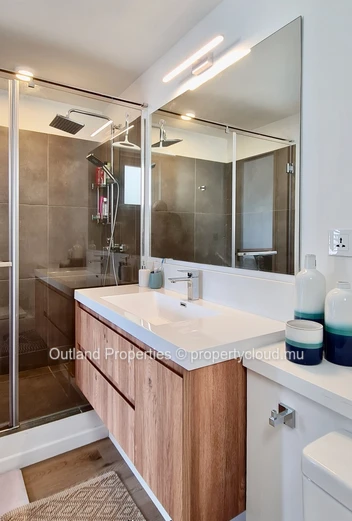 Modern 3 bedroom duplex in Tamarin