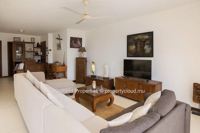Appartement rez-de-chaussée, central, résidence avec piscine