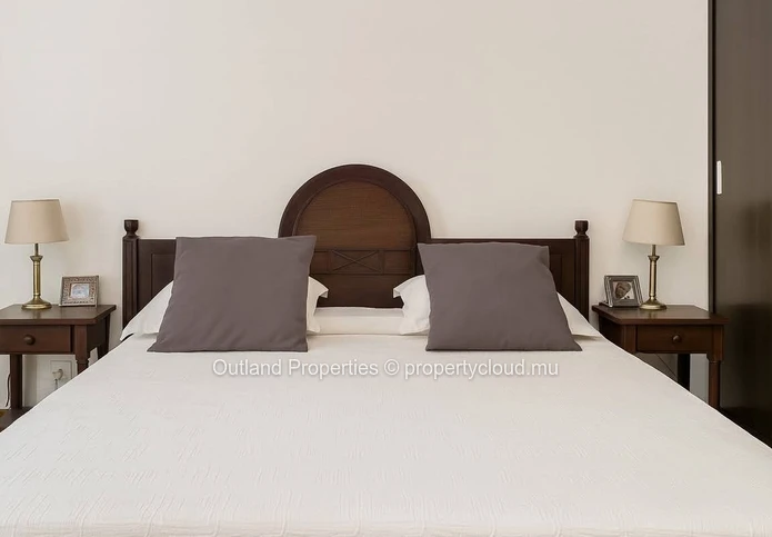 Appartement rez-de-chaussée, central, résidence avec piscine