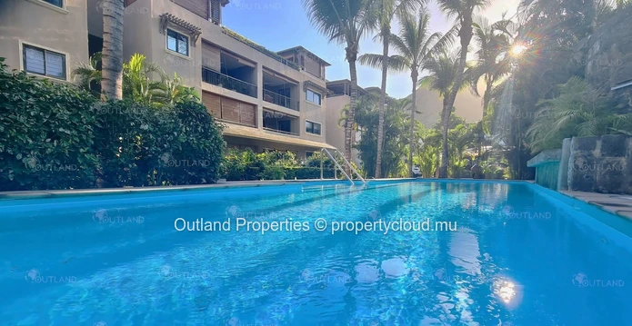 3-Bedroom Apartment with swimming pool in La Preneuse.     