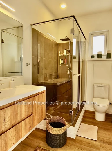 Modern 3 bedroom duplex in Tamarin