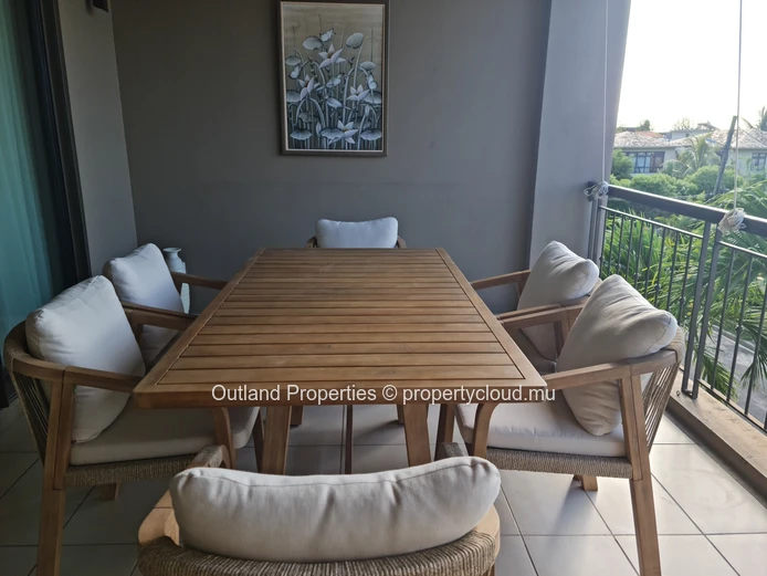 3-Bedroom Apartment with swimming pool in La Preneuse.     