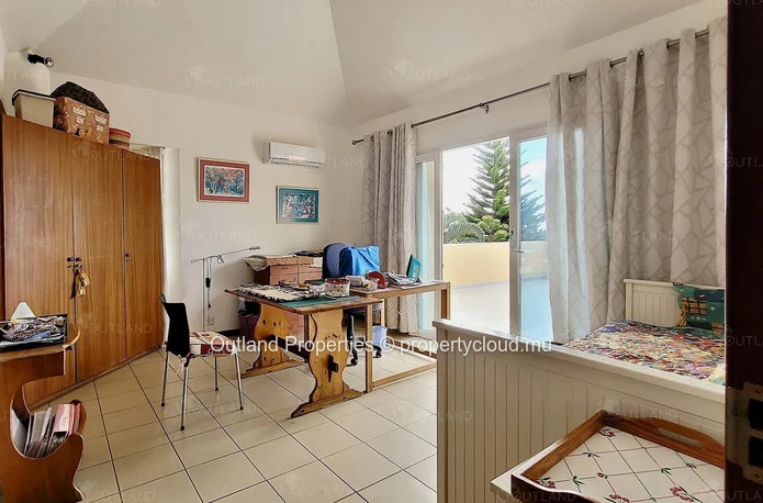 Spacious house with pool & large garden in Tamarin