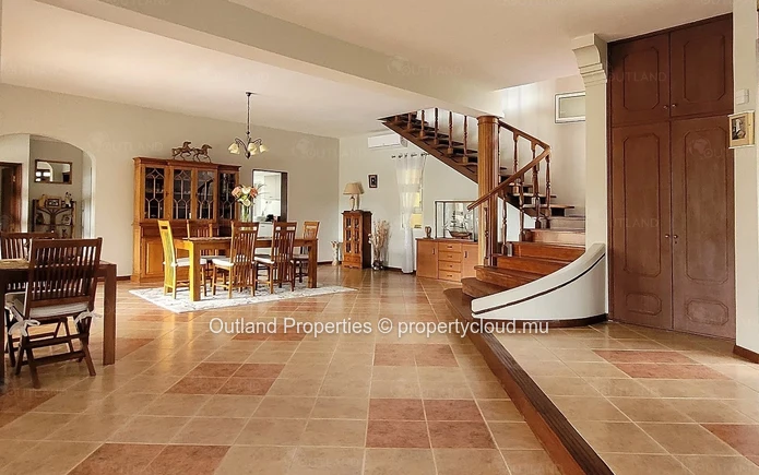 Spacious house with pool & large garden in Tamarin