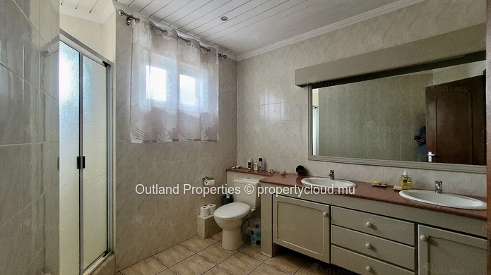 Spacious house with pool & large garden in Tamarin