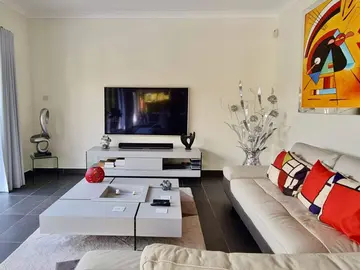 8 Bedroom Villa