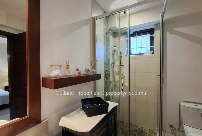Appartement rez-de-chaussée, central, résidence avec piscine