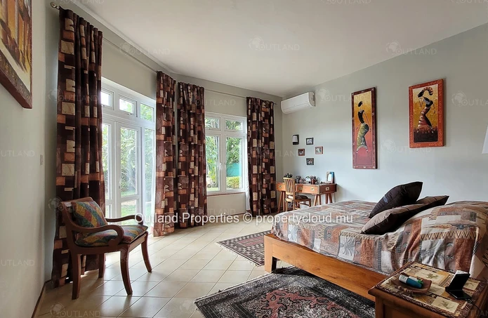 Spacious house with pool & large garden in Tamarin