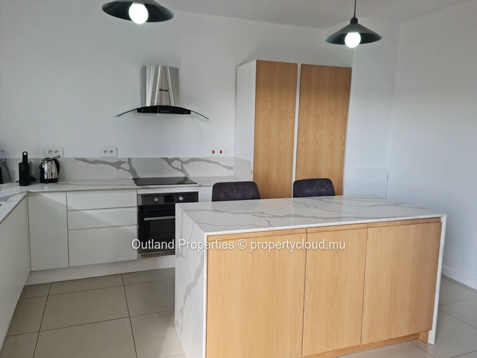 3-Bedroom Apartment with swimming pool in La Preneuse.     